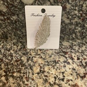 Fashion Jewelry Silver Crystal Leaf Brooch